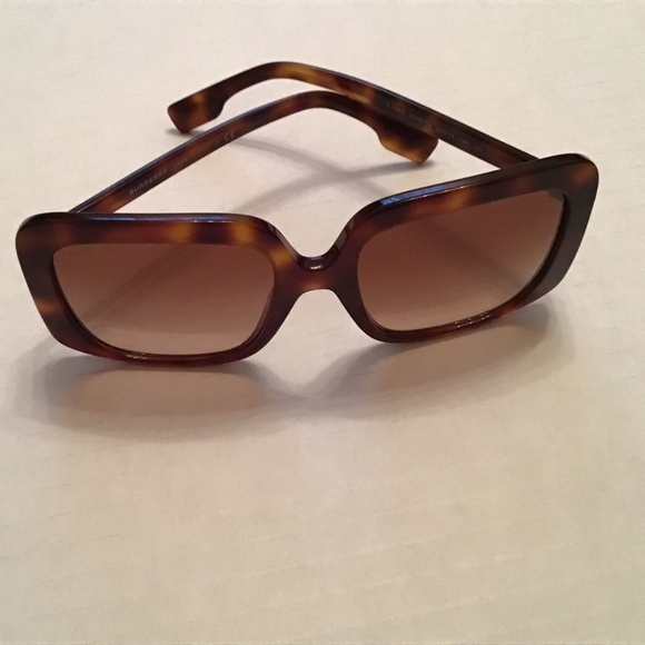 🔥 SALE🔥Authentic Burberry Havana Brown Sunglasses With Case/Box - Picture 2 of 5